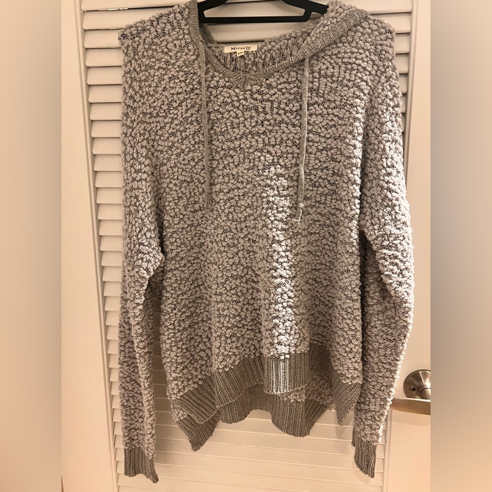 Puffy design gray soft hoodie size small